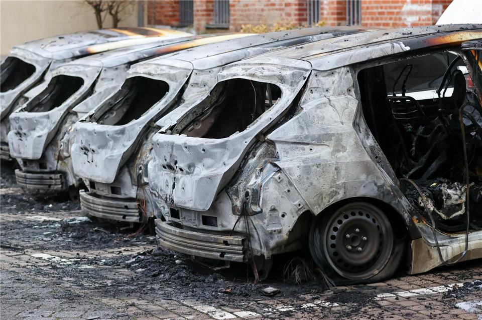 Brandanschläge auf Fahrzeuge haben in Sachsen 2025 einen Millionenschaden verursacht (Symbolbild).Jan Woitas/dpa-Zentralbild/dpa