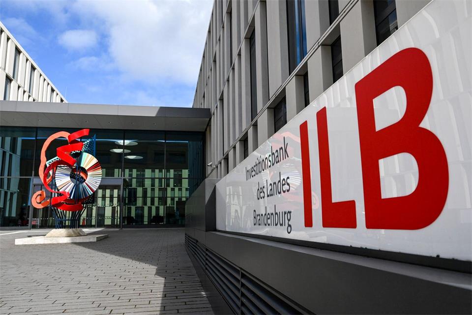 Brandenburg will die Investitionsbank des Landes komplett übernehmen, um mehr Investitionen zu ermöglichen. (Archivbild)Jens Kalaene/dpa