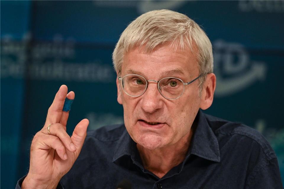 Brandenburgs AfD-Fraktionschef Hans-Christoph Berndt wendet sich gegen die Einstufung der AfD als gesichert rechtsextremistisch. (Archivbild)Britta Pedersen/dpa