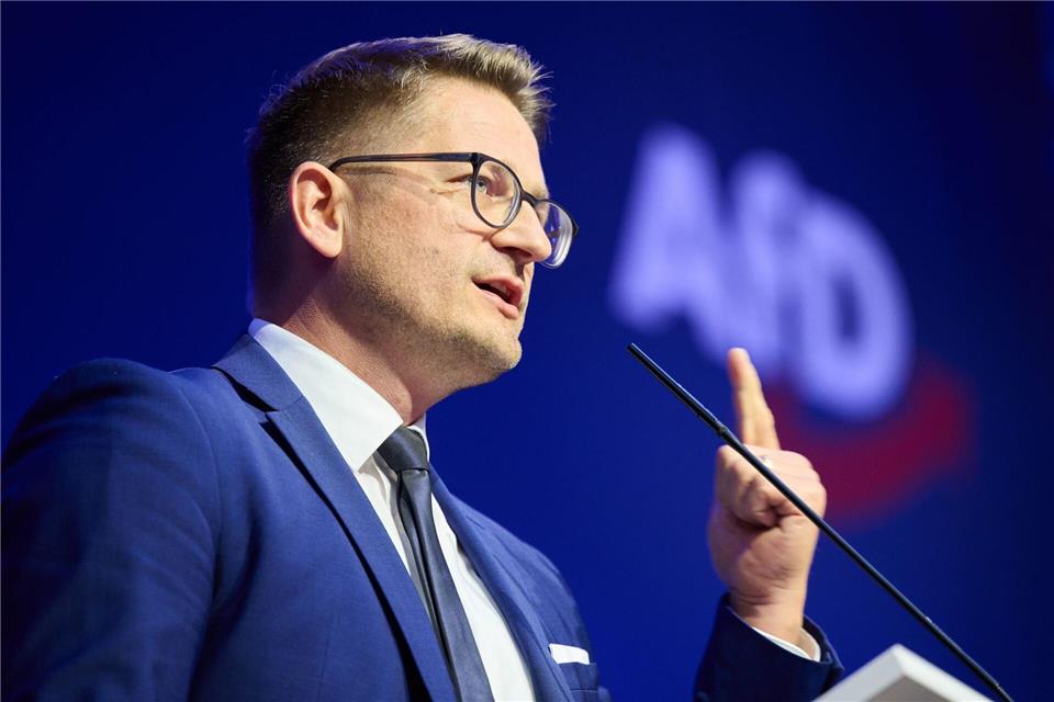 Brandenburgs AfD-Landesvorsitzender René Springer zeigt sich zuversichtlich, auch wenn die AfD in mehreren Stichwahlen nicht vorn lag.Annette Riedl/dpa