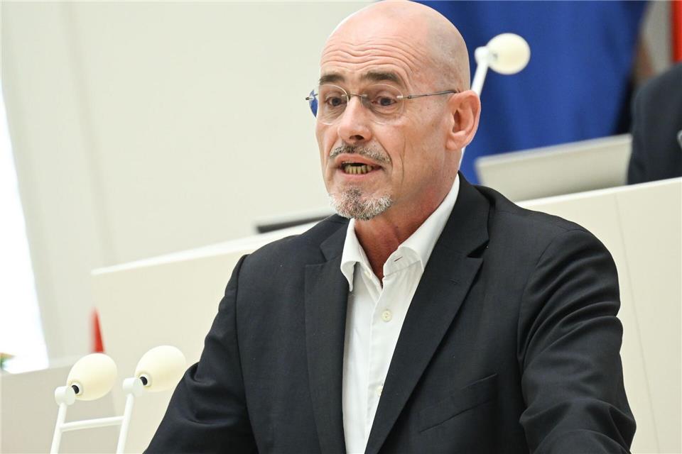 Brandenburgs BSW-Fraktionschef Niels-Olaf Lüders ist neu in der Parlamentarischen Kontrollkommission des Landtags vertreten (Archivbild).Britta Pedersen/dpa