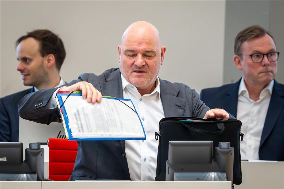 Brandenburgs Bauminister Robert Crumbach (SPD) äußert sich im Landtag zu den Details der geplanten neuen Bauordnung.Soeren Stache/dpa