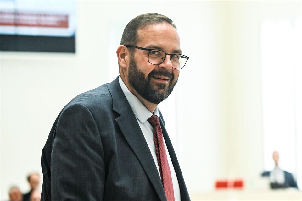 Brandenburgs Bildungsminister Gordon Hoffmann (CDU) hält nichts von der AfD-Forderung nach einem Verbot des Netzwerks „Schulen ohne Rassismus“.Britta Pedersen/dpa