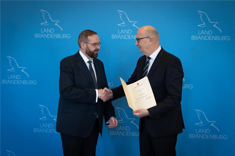 Brandenburgs Bildungsminister Gordon Hoffmann (CDU) hat sich auf dem zweiten Bildungsweg qualifiziert und dann studiert.Soeren Stache/dpa