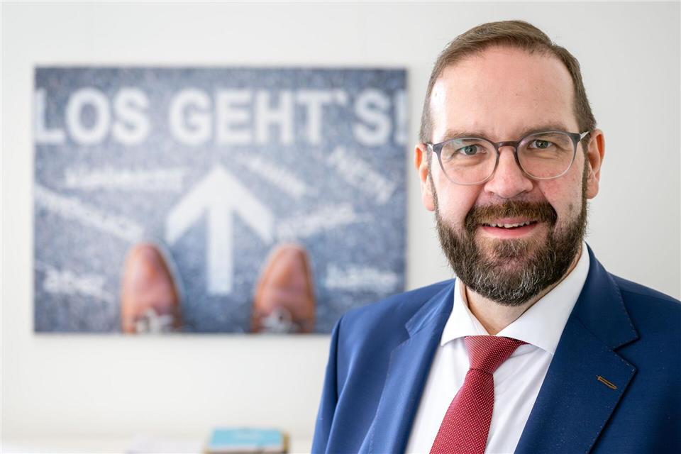 Brandenburgs Bildungsminister Gordon Hoffmann (CDU) steht angesichts des Mangels an Lehrkräften vor einer Riesenherausforderung. (Archivbild)Soeren Stache/dpa