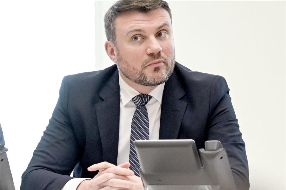 Brandenburgs Finanzminister Daniel Keller (SPD) setzt für die kommenden Jahre angesichts von Unsicherheiten auf eine vorausschauende Planung. (Archivbild)Britta Pedersen/dpa