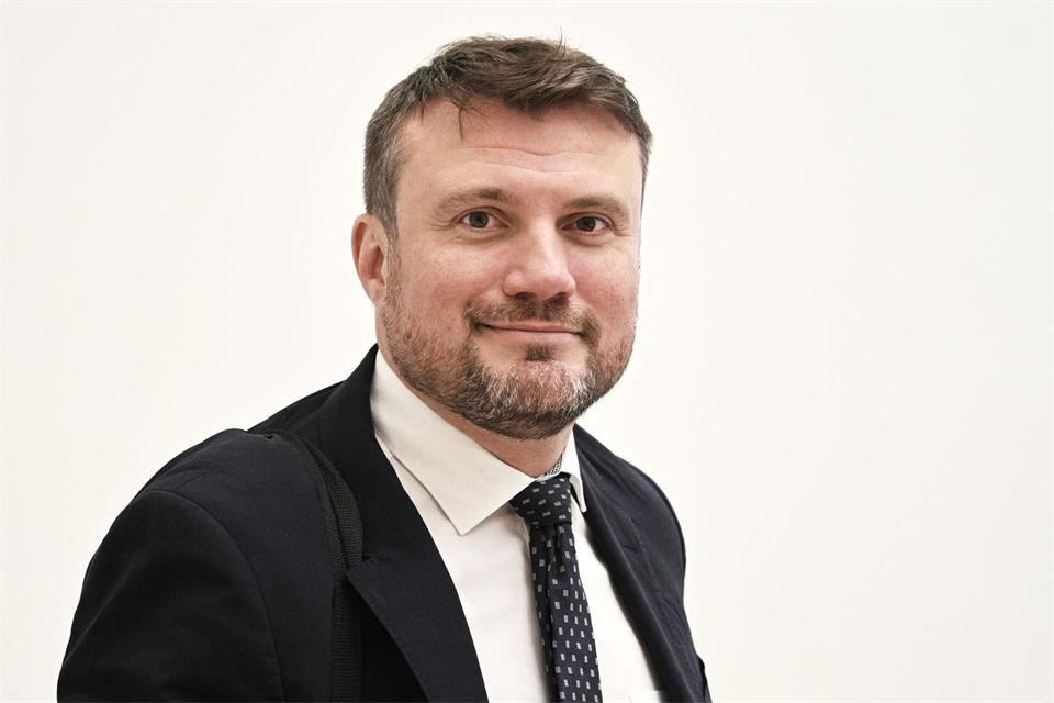 Brandenburgs Finanzminister Daniel Keller (SPD) sieht das Land mit der höheren Beamtenbesoldung nach einer Entscheidung des Bundesverfassungsgerichts als ein Vorreiter.Jens Kalaene/dpa