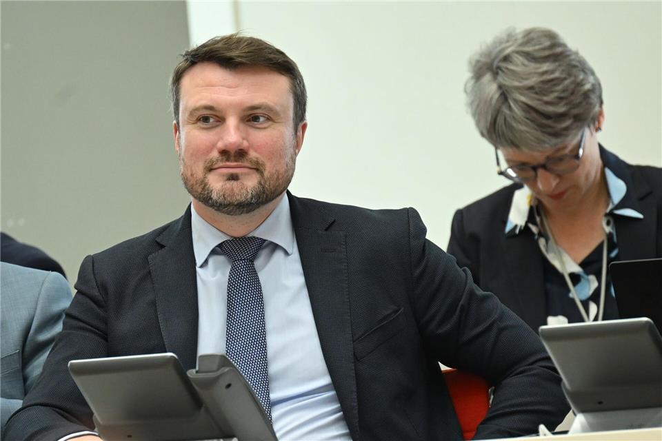 Brandenburgs Finanzminister Daniel Keller (SPD) steht vor einer schwierigen Aufstellung des Doppelhaushaltes für die nächsten beiden Jahre. (Archivbild)Britta Pedersen/dpa