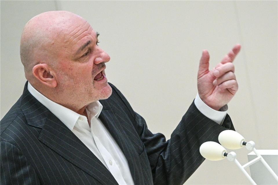 Brandenburgs Finanzminister Robert Crumbach (BSW) wirbt für das Sondervermögen für Infrastruktur.Jens Kalaene/dpa