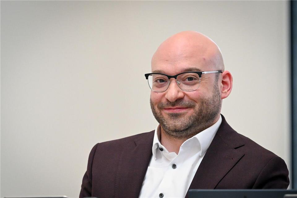 Brandenburgs Gesundheitsminister René Wilke (SPD) hofft darauf, dass Patienten keine Gebühren für Rettungsfahrten zahlen müssen. (Archivbild)Soeren Stache/dpa