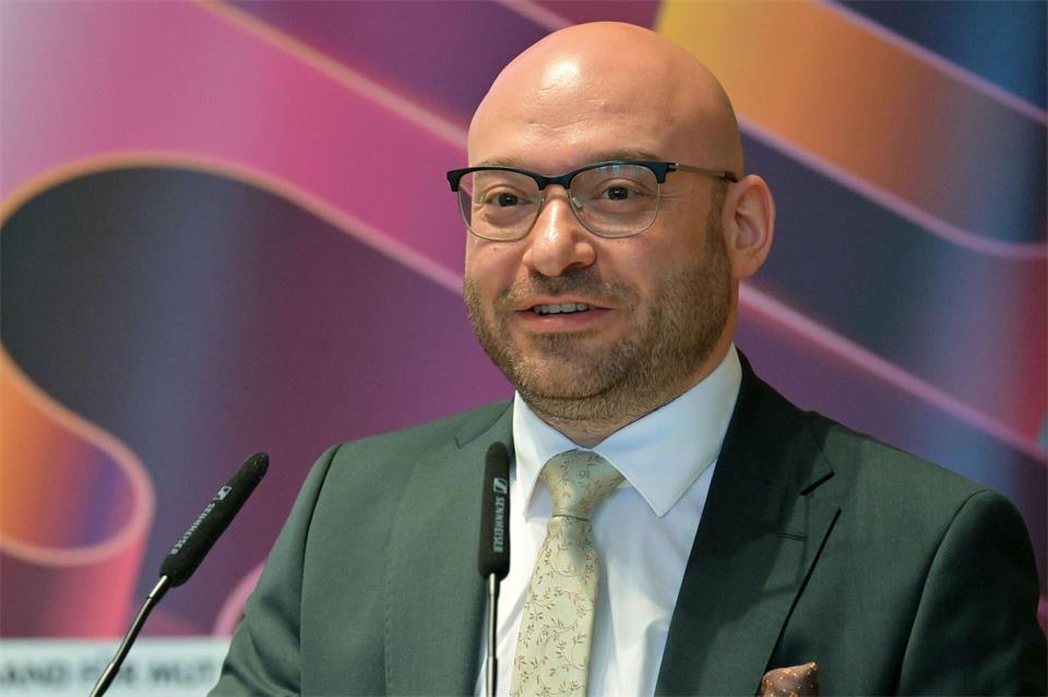 Brandenburgs Gesundheitsminister René Wilke (SPD) setzt auf mehr Meinungsaustausch als Mittel gegen Hass. (Archivbild) Michael Bahlo/dpa