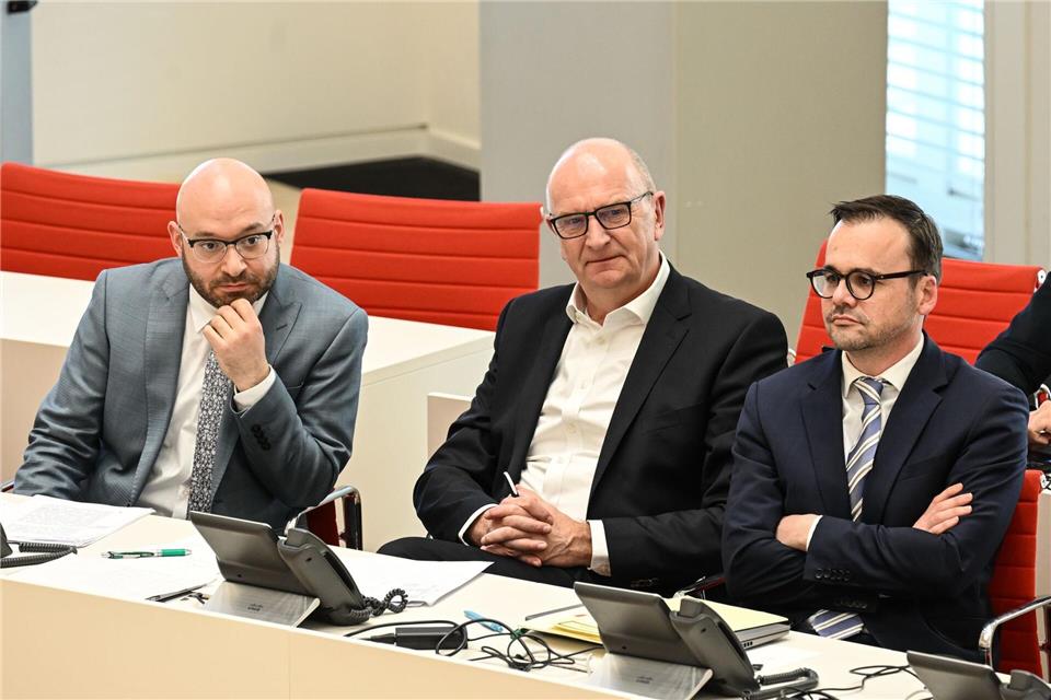 Brandenburgs Gesundheitsminister René Wilke (links/SPD) und Innenminister Jan Redmann (rechts/CDU) erhalten einen zweiten Staatssekretär (Archivbild).Britta Pedersen/dpa