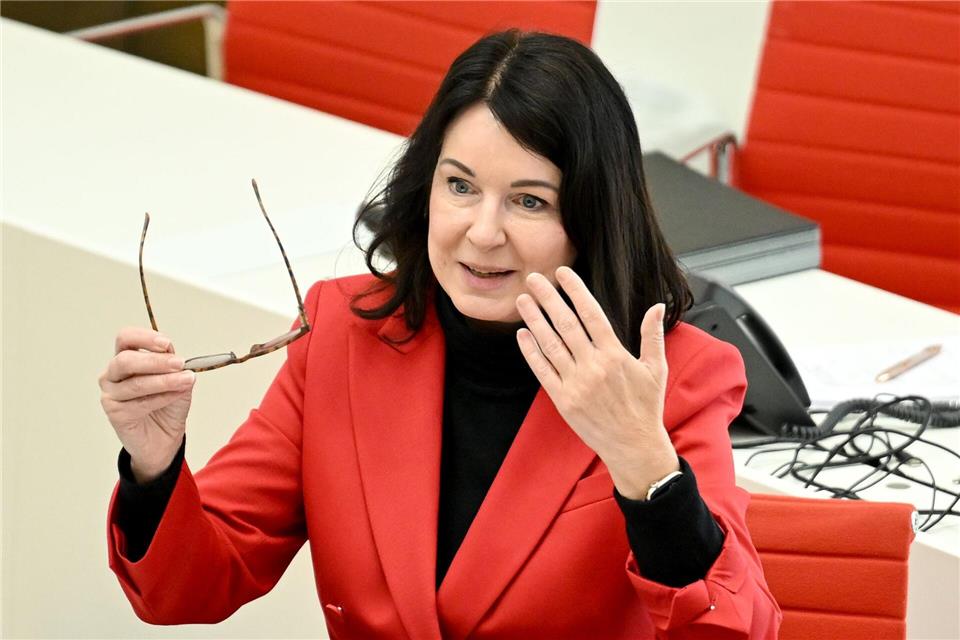 Brandenburgs Gesundheitsministerin Britta Müller (BSW) will alle Krankenhausstandorte erhalten - aber nicht zwingend als Krankenhaus.Britta Pedersen/dpa