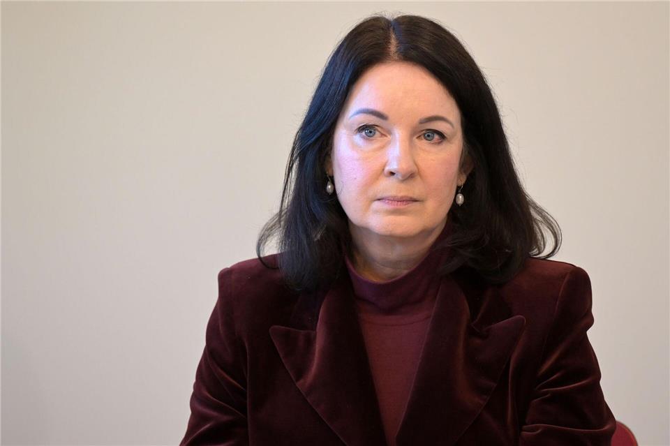 Brandenburgs Gesundheitsministerin Britta Müller (parteilos) setzt sich für die Krankschreibung am Telefon ein (Archivbild).Michael Bahlo/dpa