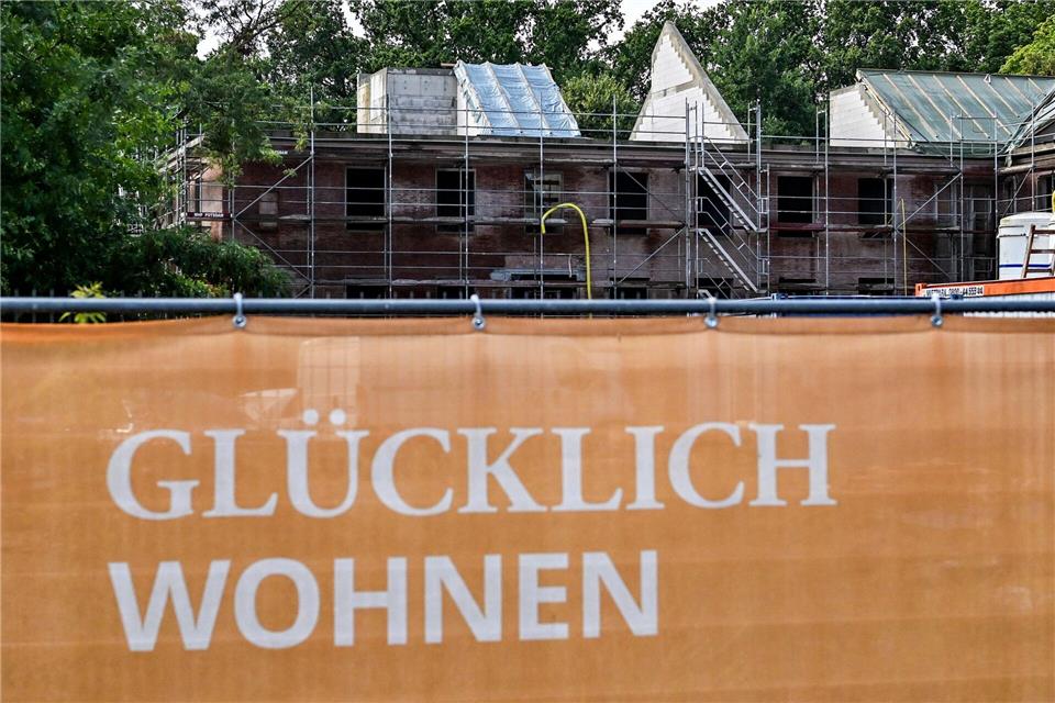 Brandenburgs Infrastrukturminister Robert Crumbach (SPD) nennt seine Ziele für die Wohnungspolitik (Archivbild). Jens Kalaene/dpa