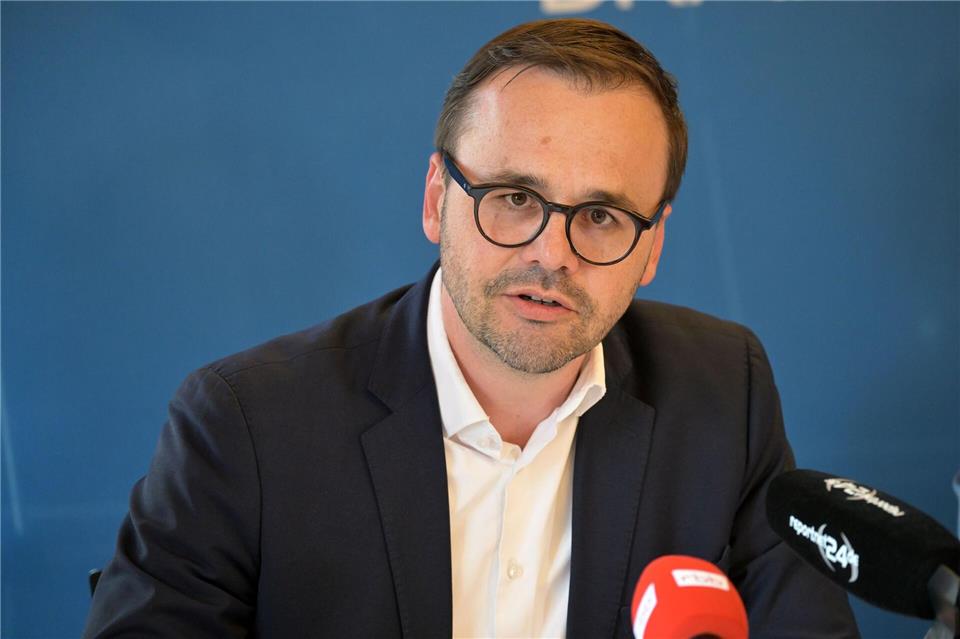 Brandenburgs Innenminister Jan Redmann (CDU) freut sich darüber, dass zwei vermisste Kinder wieder aufgetaucht sind. (Archivbild)Michael Bahlo/dpa