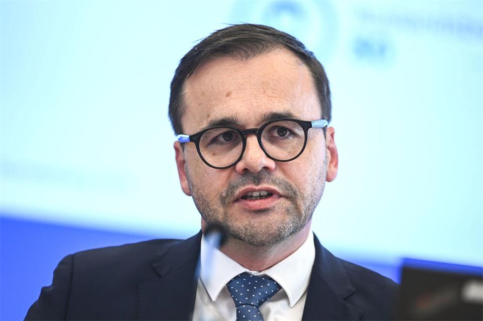 Brandenburgs Innenminister Jan Redmann (CDU) wirbt um Bewerber für die Polizei und schielt dabei gezielt auch auf Nachwuchs aus Berlin. A3922 Britta Pedersen/dpa