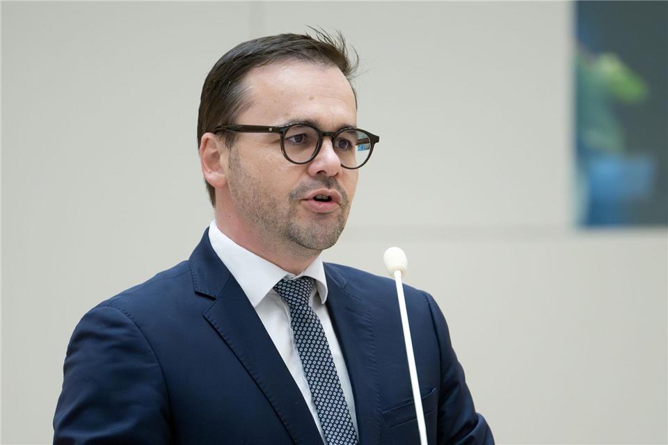 Brandenburgs Innenminister Jan Redmann wirbt für eine intelligente Videoüberwachung an unsicheren Orten (Archivbild).Soeren Stache/dpa