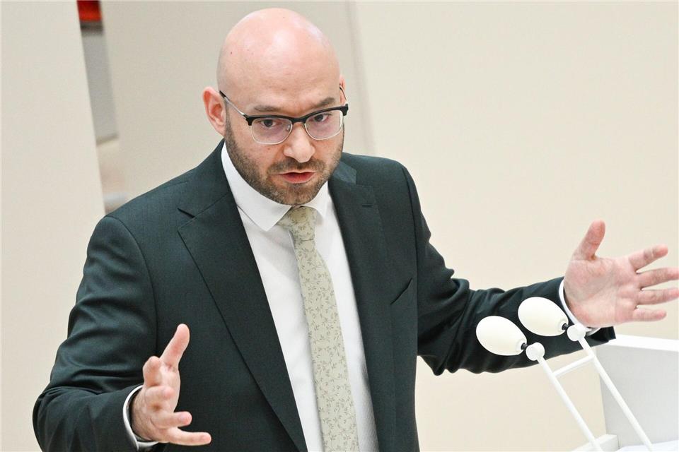 Brandenburgs Innenminister René WIlke (SPD) äußert sich im Landtag zur Frage unsicherer Orte.Jens Kalaene/dpa