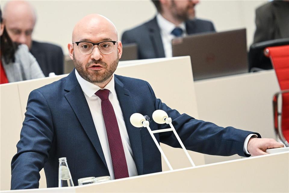 Brandenburgs Innenminister René Wilke (SPD) weist Kritik der AfD gegen die Arbeit des Verfassungsschutzes zurück.Britta Pedersen/dpa