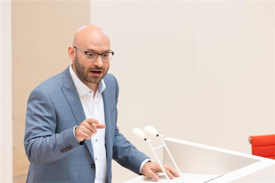 Brandenburgs Innenminister René Wilke (parteilos) äußert sich zum Israel-Bekenntnis bei der Einbürgerung. (Archivbild)Hannes P Albert/dpa