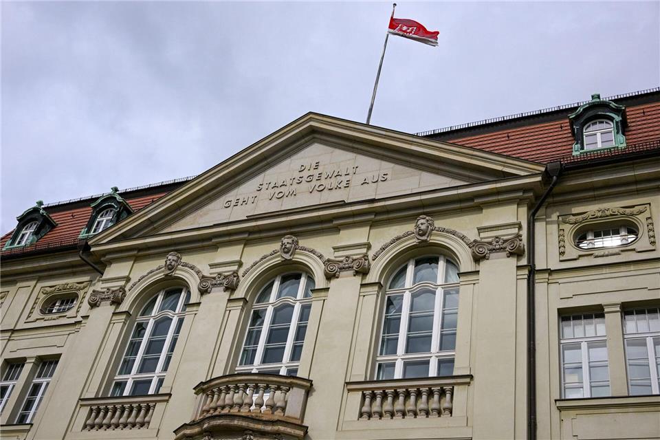 Brandenburgs Landesregierung muss Geld sparen. (Archivbild)Jens Kalaene/dpa