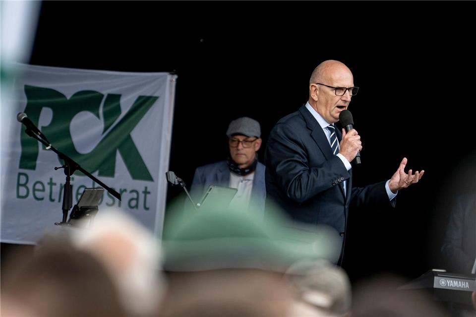 Brandenburgs Ministerpräsident Dietmar Woidke (SPD) kritisiert die Ankündigung Russlands, kein Öl mehr aus Kasachstan durch die Pipeline Druschba zur PCK-Raffinerie in Schwedt zu leiten.Fabian Sommer/dpa