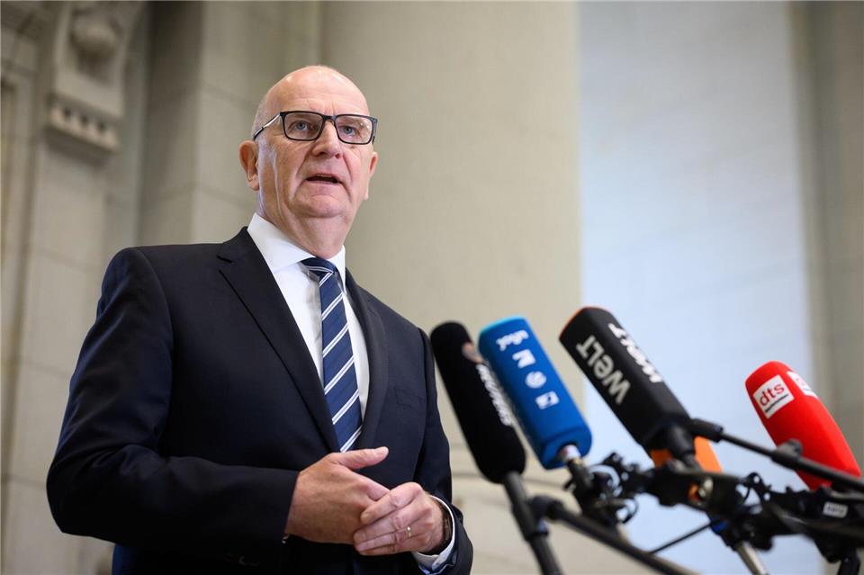Brandenburgs Ministerpräsident Dietmar Woidke (SPD) kritisiert die Entlastungsprämie. (Archivbild)Bernd von Jutrczenka/dpa