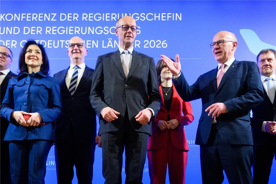 Brandenburgs Ministerpräsident Dietmar Woidke (SPD) dringt auf mehr Maßnahmen des Bundes gegen hohe Spritpreise.Bernd von Jutrczenka/dpa