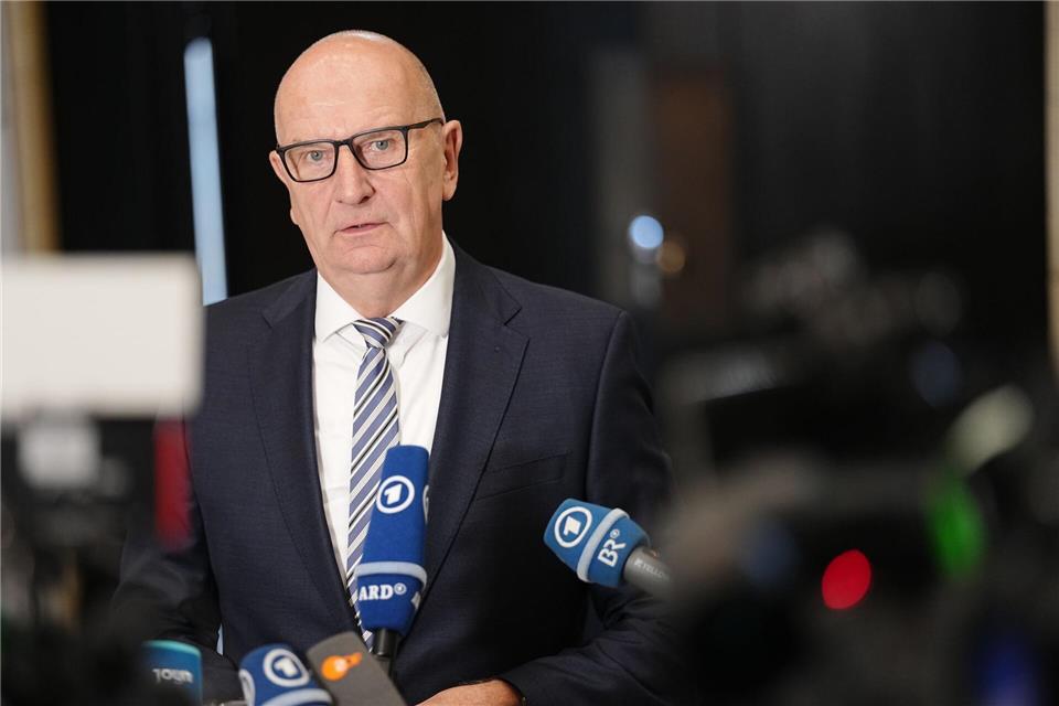 Brandenburgs Ministerpräsident Dietmar Woidke (SPD) dringt auf niedrigere Strompreise für Verbraucher. (Archivbild) Kay Nietfeld/dpa