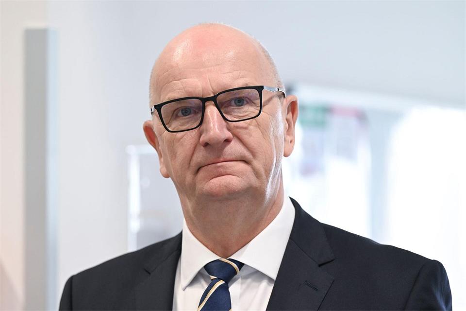 Brandenburgs Ministerpräsident Dietmar Woidke (SPD) dringt auf einen Spritpreisdeckel. (Archivbild)Jens Kalaene/dpa