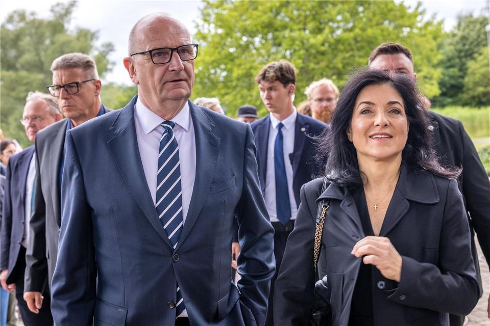 Brandenburgs Ministerpräsident Dietmar Woidke (SPD) erhofft sich von der Bundesregierung mehr Anstrengungen zur Senkung der Stromkosten (Archivbild).Frank Hammerschmidt/dpa