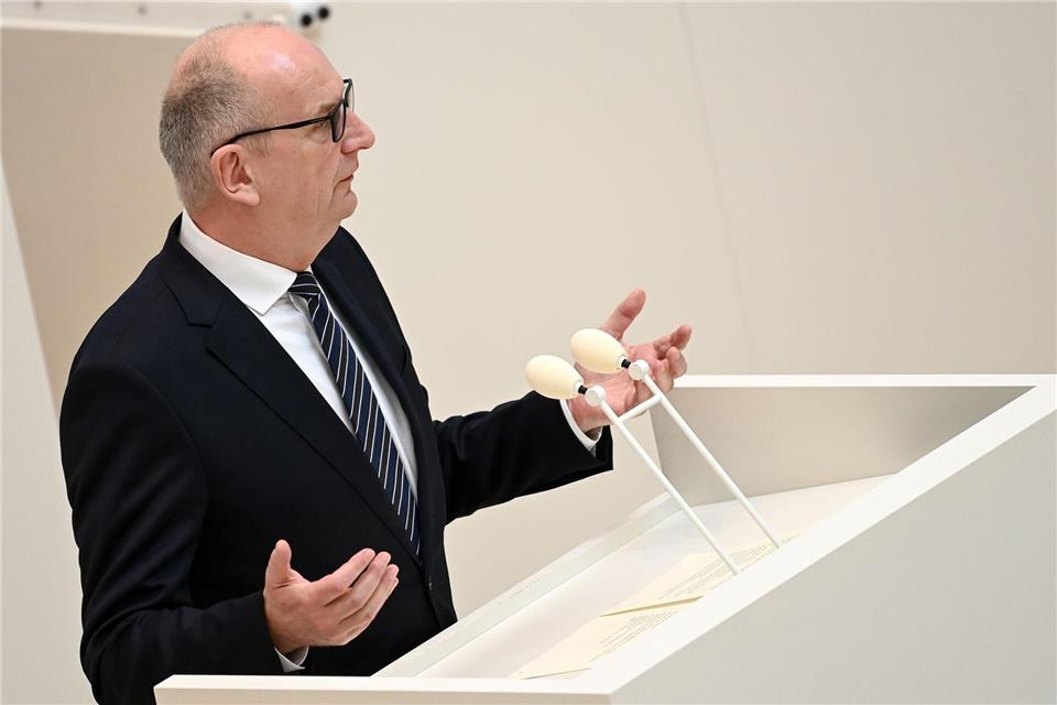 Brandenburgs Ministerpräsident Dietmar Woidke (SPD) hält die Lage der Bevölkerung in der Ukraine für zunehmend schwierig (Archivbild).Jens Kalaene/dpa-Zentralbild/dpa