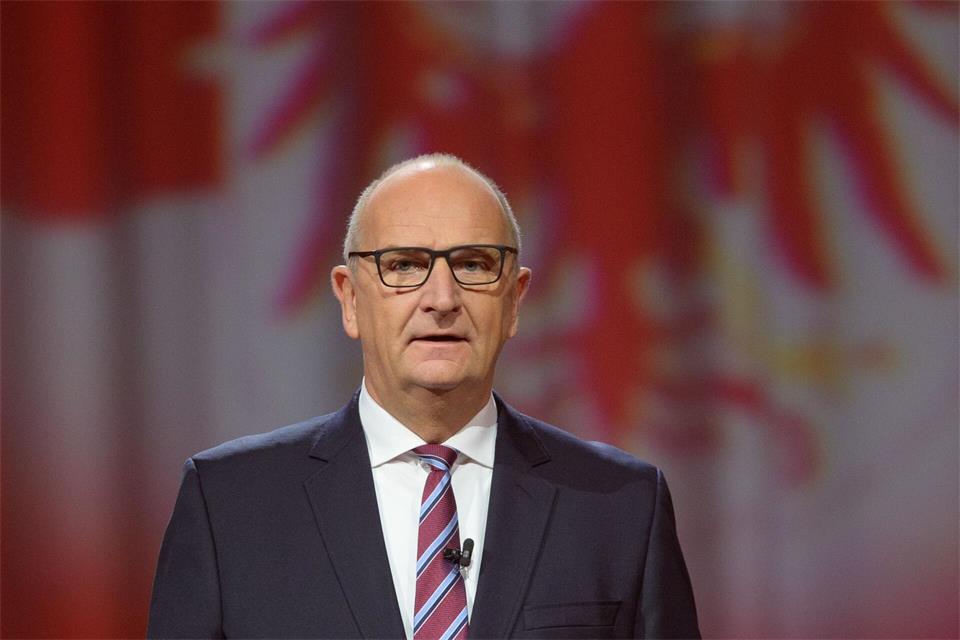 Brandenburgs Ministerpräsident Dietmar Woidke (SPD) sieht noch deutliche Unterschiede zwischen Ost und West. (Archivbild)Soeren Stache/dpa-Zentralbild/dpa