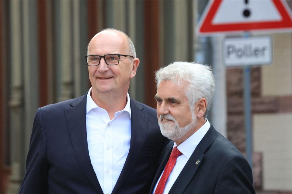 Brandenburgs Ministerpräsident Dietmar Woidke (SPD) und Sachsen-Anhalts SPD-Spitzenkandidat Armin Willingmann kritisierten die AfD.Matthias Bein/dpa