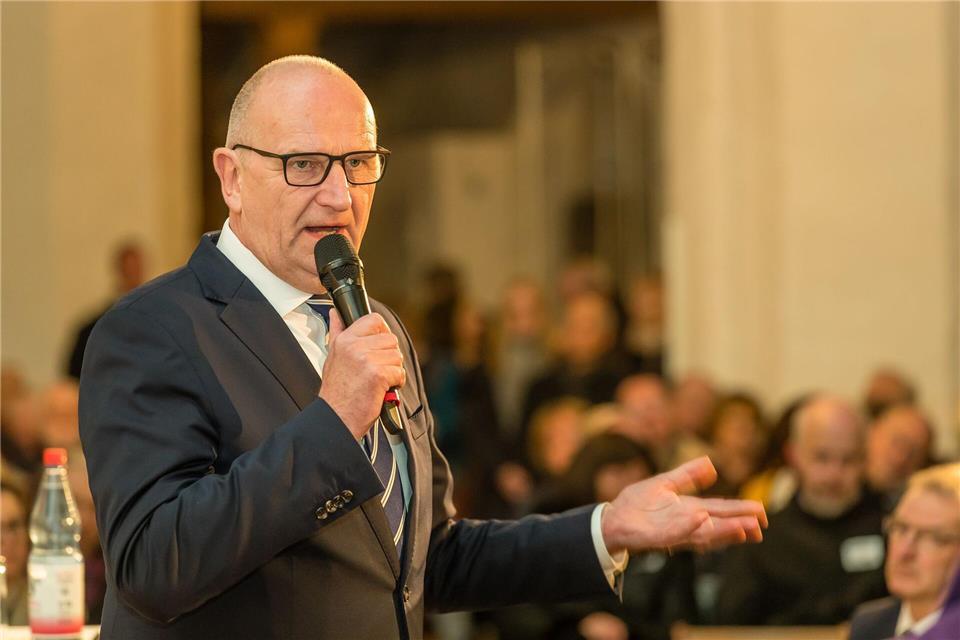 Brandenburgs Ministerpräsident Dietmar Woidke (SPD) und sein Kabinett starten wieder den Bürgerdialog und die Kabinettsrunden in Landkreisen. (Archivbild)Frank Hammerschmidt/dpa