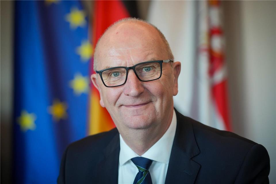 Brandenburgs Ministerpräsident Dietmar Woidke (SPD) verrät, was er an Heiligabend isst (Archivbild).Soeren Stache/dpa