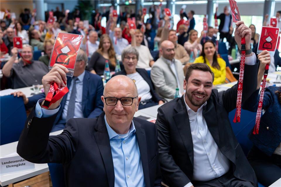 Brandenburgs Ministerpräsident Dietmar Woidke warb auf dem SPD-Parteitag um Zustimmung für den Koalitionsvertrag mit der CDU, die Delegierten folgten ihm.    Soeren Stache/dpa