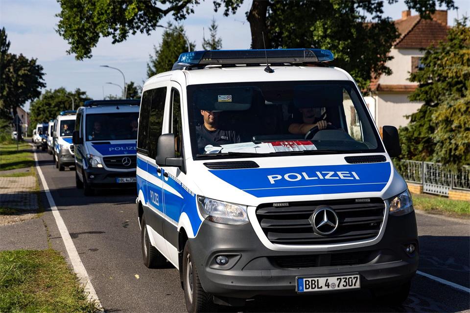 Brandenburgs Polizei soll verstärkt werden. (Archivbild)Frank Hammerschmidt/dpa