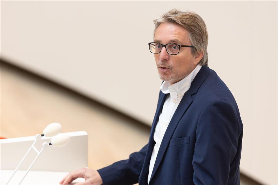 Brandenburgs SPD-Fraktionsvorsitzender Björn Lüttmann äußert sich zu Schwerpunkten der Fraktion und zum Koalitionspartner BSW (Archivbild). Hannes P. Albert/dpa