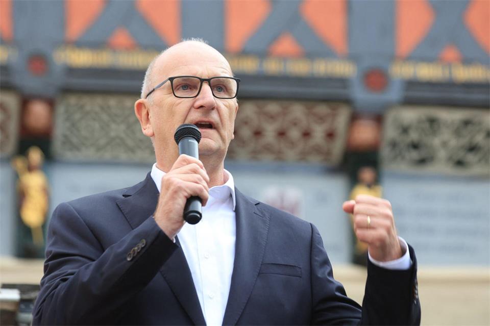 Brandenburgs SPD-Ministerpräsident Dietmar Woidke reagiert auf den Wahlerfolg der AfD im Nachbarland Sachsen-Anhalt. (Archivbild)Matthias Bein/dpa