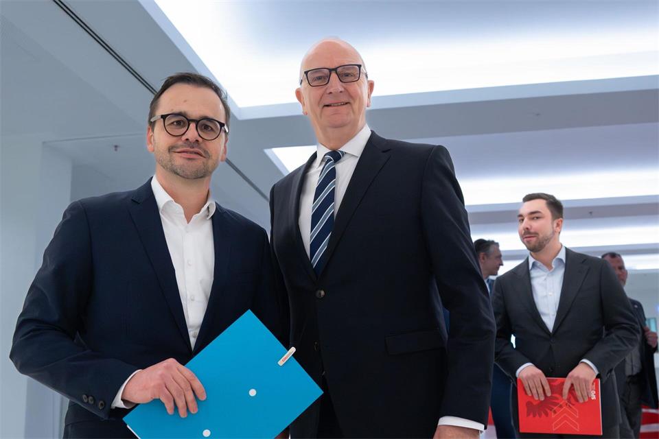 Brandenburgs SPD-Regierungschef Dietmar Woidke und sein Stellvertreter Jan Redmann (CDU) verlangen eine Kehrtwende von der schwarz-roten Bundesregierung. (Archivbild)  Soeren Stache/dpa