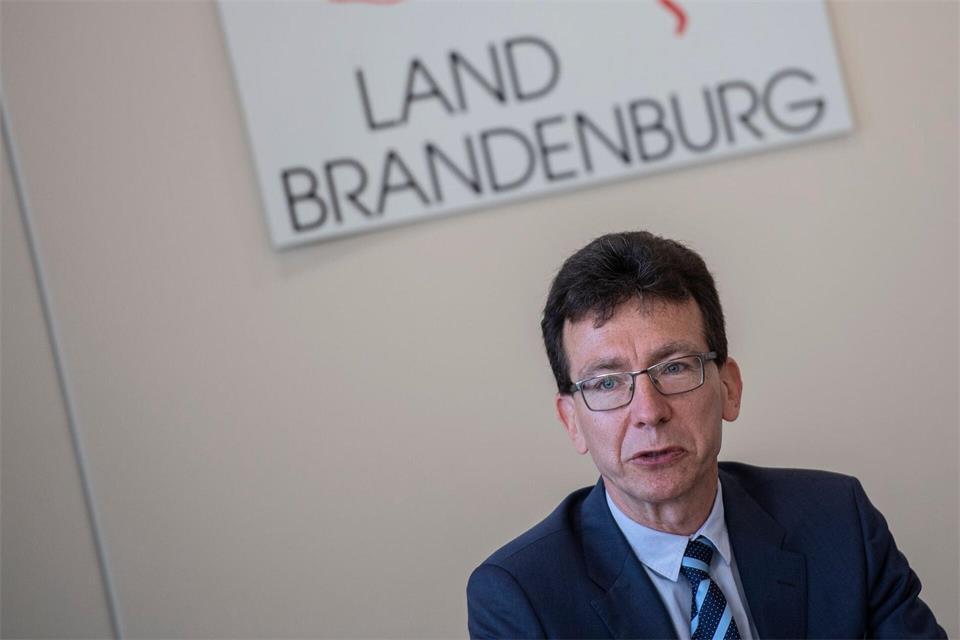 Brandenburgs Seniorenbeauftragter Asmus ist künftig auch Behindertenbeauftragter. (Archivbild)Paul Zinken/dpa