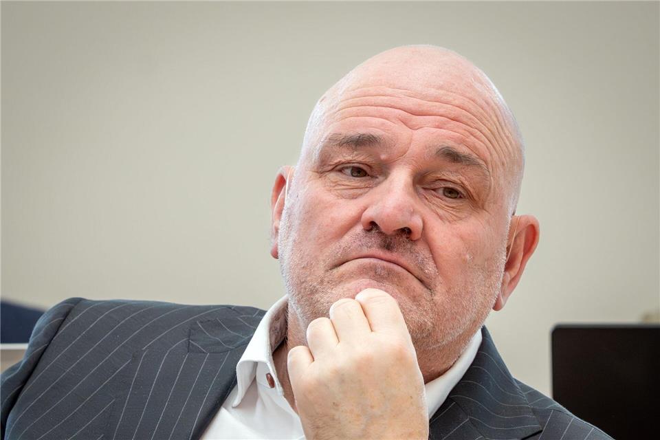 Brandenburgs Verkehrsminister Robert Crumbach (SPD) ruft die Luftverkehrsbranche auf, die Senkung der Ticketsteuer weiterzugeben. (Archivbild)Soeren Stache/dpa