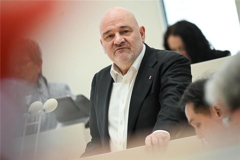 Brandenburgs Verkehrsminister Robert Crumbach (SPD) will die Ausgleichszahlungen an Kommunen für die abgeschafften Straßenausbaubeiträge prüfen. (Archivbild)Britta Pedersen/dpa