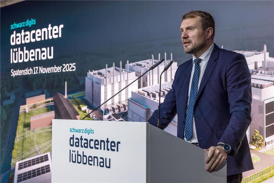 Brandenburgs Wirtschaftsminister Daniel Keller (SPD) zeigt sich trotz der Wirtschaftskrise zuversichtlich für das nächste Jahr (Archivbild).Frank Hammerschmidt/dpa