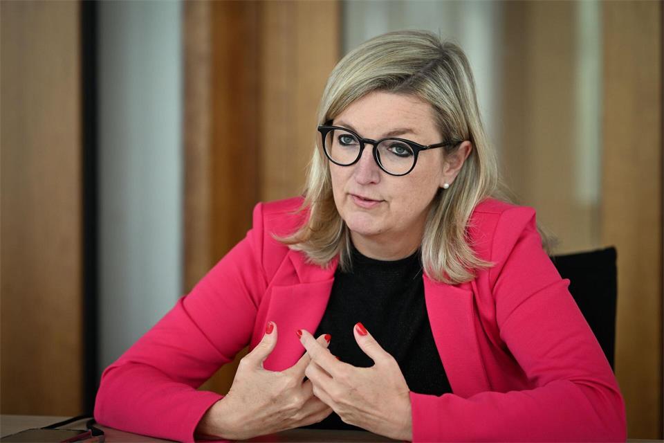 Brandenburgs Wirtschaftsministerin stellte mit Blick auf eine mögliche Bewerbung um die Expo 2035 die politische Verlässlichkeit Berlins nach der Wahl infrage. (Archivbild)Soeren Stache/dpa