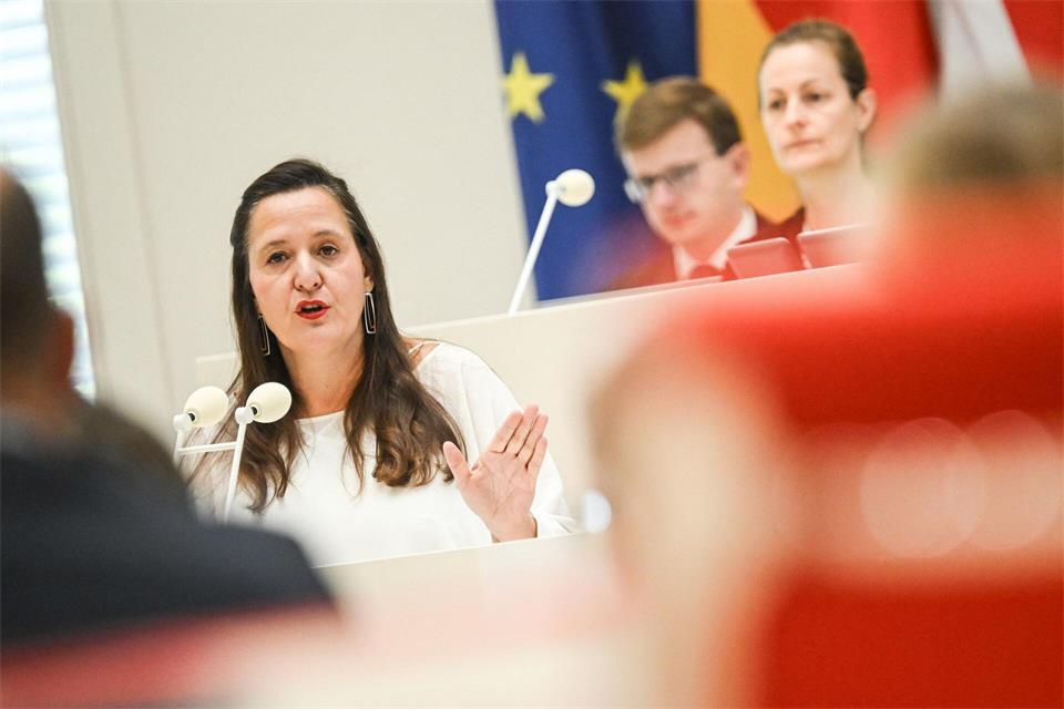 Brandenburgs Wissenschaftsministerin Manja Schüle (SPD) hält den Start der Medizinischen Universität Lausitz für einen historischen Schritt.Britta Pedersen/dpa