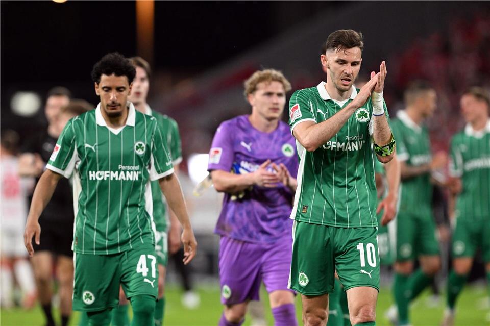 Branimir Hrgota (r) verlässt Fürth nach der Saison.Federico Gambarini/dpa