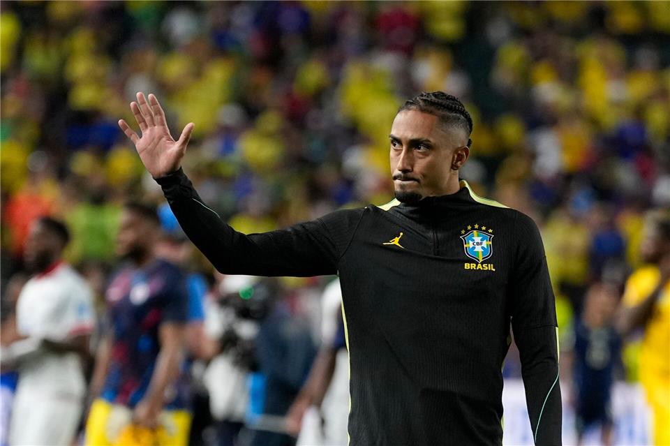 Brasiliens Offensiv-Ass Raphinha musste angeschlagen raus.Matt Slocum/AP/dpa